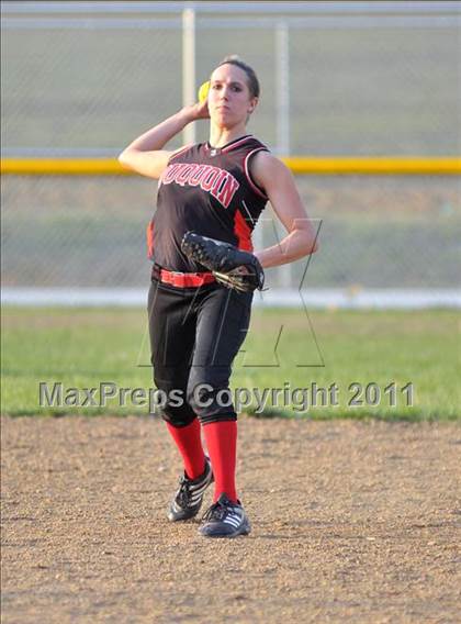 Thumbnail 1 in DuQuoin vs Mt. Vernon (Jefferson County Invitational) photogallery.