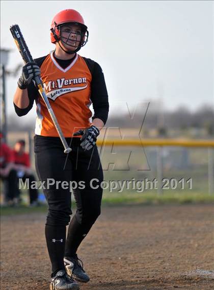 Thumbnail 3 in DuQuoin vs Mt. Vernon (Jefferson County Invitational) photogallery.