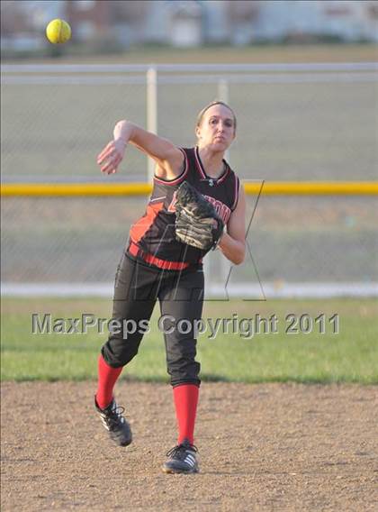 Thumbnail 2 in DuQuoin vs Mt. Vernon (Jefferson County Invitational) photogallery.