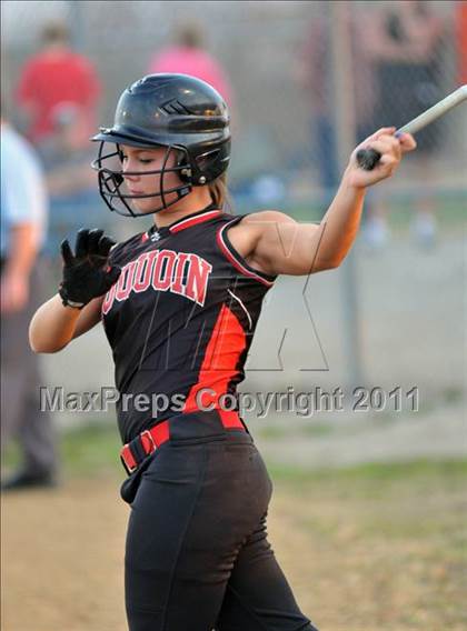 Thumbnail 1 in DuQuoin vs Mt. Vernon (Jefferson County Invitational) photogallery.