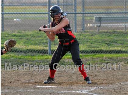 Thumbnail 1 in DuQuoin vs Mt. Vernon (Jefferson County Invitational) photogallery.