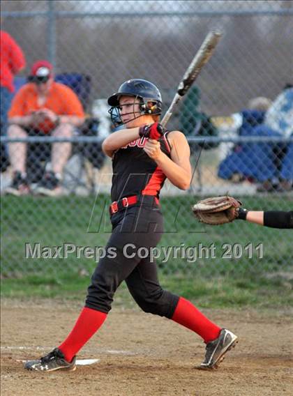 Thumbnail 1 in DuQuoin vs Mt. Vernon (Jefferson County Invitational) photogallery.