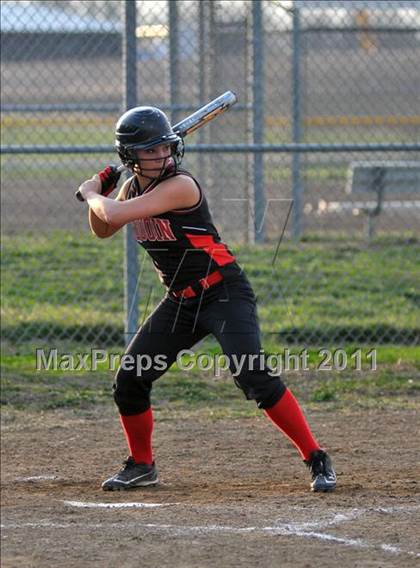 Thumbnail 3 in DuQuoin vs Mt. Vernon (Jefferson County Invitational) photogallery.