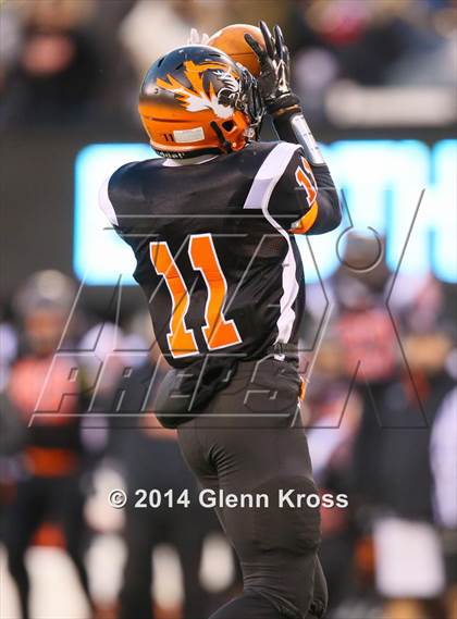 Thumbnail 1 in Elizabeth vs. Linden (NJSIAA North 2 Group 4 Final) photogallery.