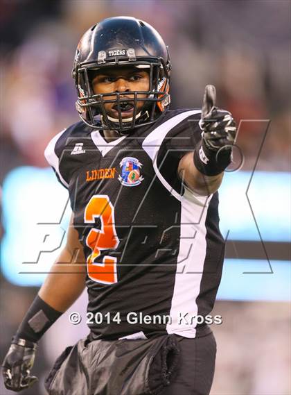 Thumbnail 2 in Elizabeth vs. Linden (NJSIAA North 2 Group 4 Final) photogallery.