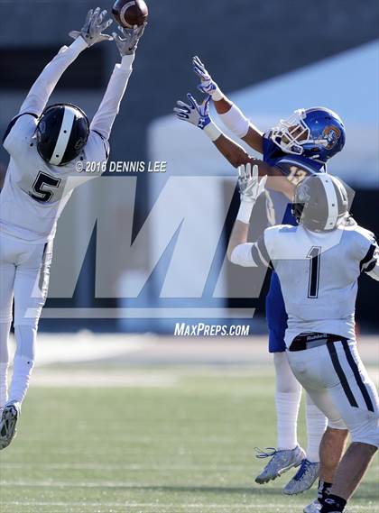Thumbnail 1 in Serra vs. Sierra Canyon (CIF State Division 2A Final) photogallery.