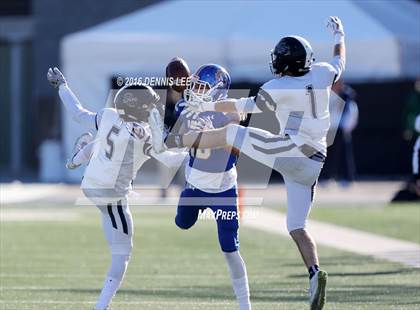 Thumbnail 2 in Serra vs. Sierra Canyon (CIF State Division 2A Final) photogallery.