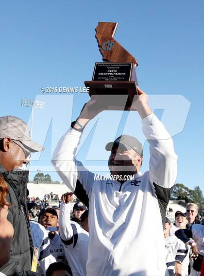 Thumbnail 3 in Serra vs. Sierra Canyon (CIF State Division 2A Final) photogallery.