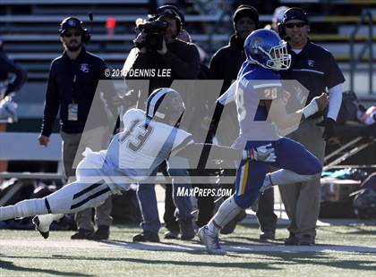 Thumbnail 3 in Serra vs. Sierra Canyon (CIF State Division 2A Final) photogallery.