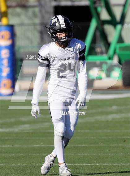 Thumbnail 3 in Serra vs. Sierra Canyon (CIF State Division 2A Final) photogallery.