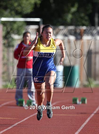 Thumbnail 1 in Santa Clara vs Saratoga (Dual Track Meet) photogallery.