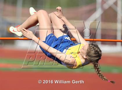 Thumbnail 3 in Santa Clara vs Saratoga (Dual Track Meet) photogallery.
