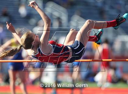 Thumbnail 1 in Santa Clara vs Saratoga (Dual Track Meet) photogallery.