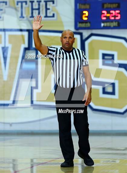 Thumbnail 2 in Loyola vs. Los Alamitos (St. John Bosco-Gahr Classic) photogallery.