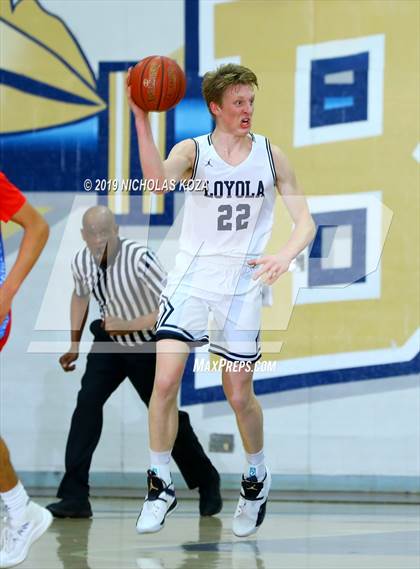 Thumbnail 2 in Loyola vs. Los Alamitos (St. John Bosco-Gahr Classic) photogallery.