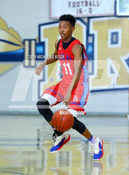 Thumbnail 2 in Loyola vs. Los Alamitos (St. John Bosco-Gahr Classic) photogallery.