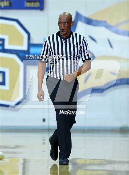 Thumbnail 3 in Loyola vs. Los Alamitos (St. John Bosco-Gahr Classic) photogallery.
