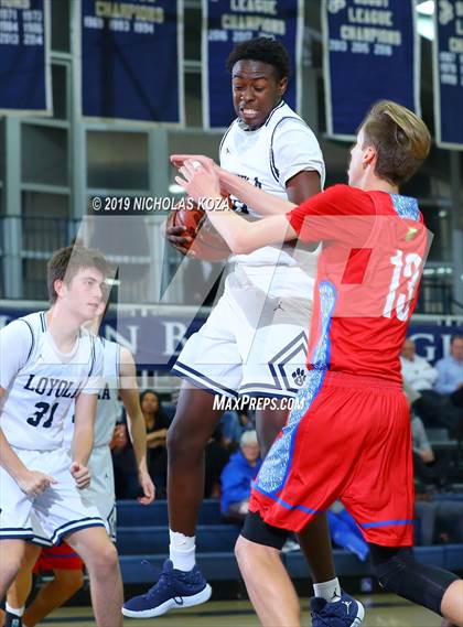 Thumbnail 3 in Loyola vs. Los Alamitos (St. John Bosco-Gahr Classic) photogallery.