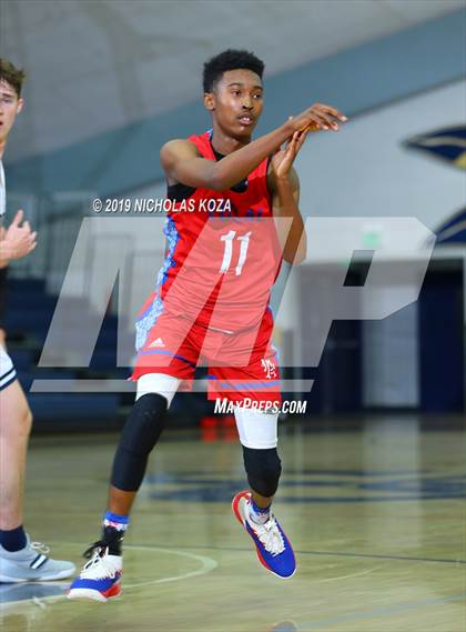 Thumbnail 3 in Loyola vs. Los Alamitos (St. John Bosco-Gahr Classic) photogallery.