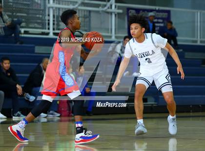 Thumbnail 3 in Loyola vs. Los Alamitos (St. John Bosco-Gahr Classic) photogallery.