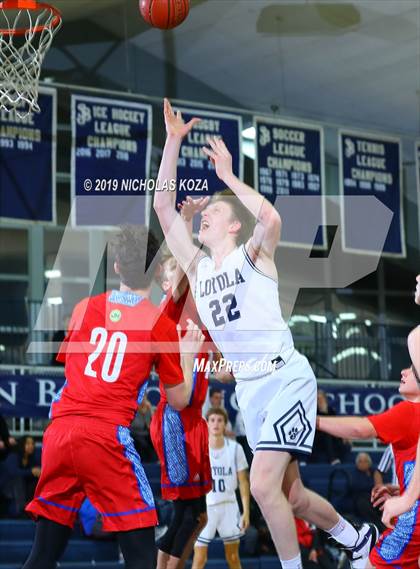 Thumbnail 3 in Loyola vs. Los Alamitos (St. John Bosco-Gahr Classic) photogallery.