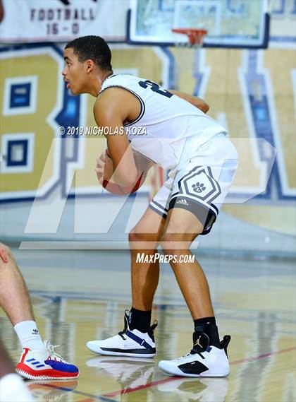 Thumbnail 2 in Loyola vs. Los Alamitos (St. John Bosco-Gahr Classic) photogallery.