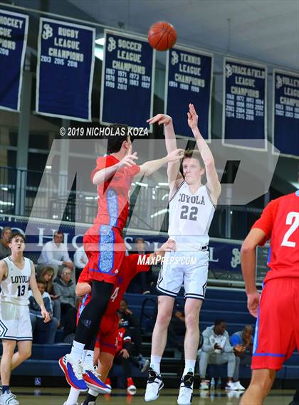Thumbnail 2 in Loyola vs. Los Alamitos (St. John Bosco-Gahr Classic) photogallery.
