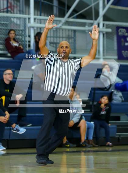 Thumbnail 1 in Loyola vs. Los Alamitos (St. John Bosco-Gahr Classic) photogallery.