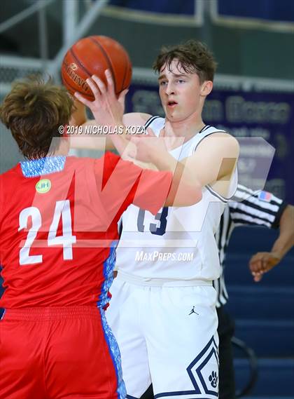 Thumbnail 2 in Loyola vs. Los Alamitos (St. John Bosco-Gahr Classic) photogallery.