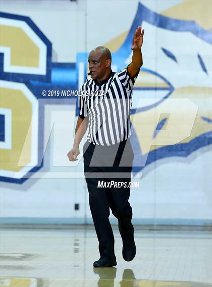 Thumbnail 2 in Loyola vs. Los Alamitos (St. John Bosco-Gahr Classic) photogallery.
