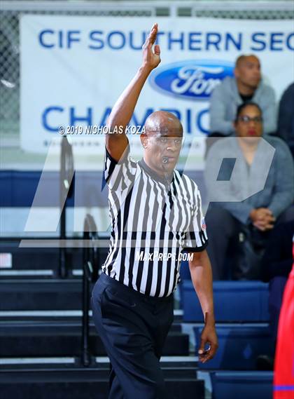 Thumbnail 1 in Loyola vs. Los Alamitos (St. John Bosco-Gahr Classic) photogallery.