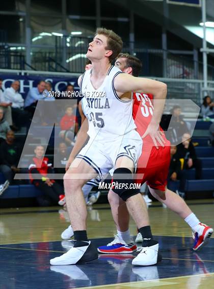 Thumbnail 2 in Loyola vs. Los Alamitos (St. John Bosco-Gahr Classic) photogallery.