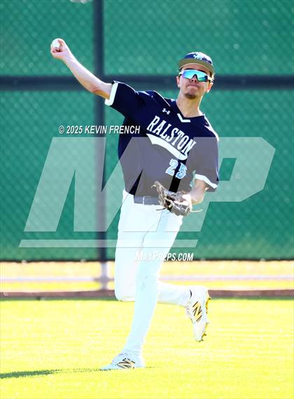 Thumbnail 1 in Galena vs. Ralston Valley (Coach Bob Invitational) photogallery.