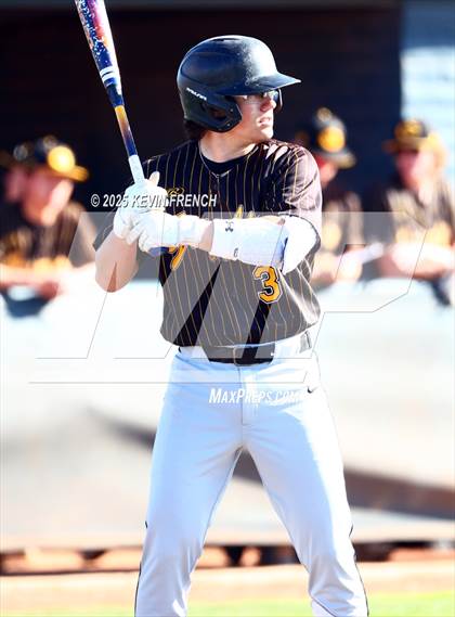 Thumbnail 2 in Galena vs. Ralston Valley (Coach Bob Invitational) photogallery.