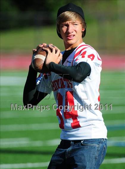 Thumbnail 2 in JV: Branford @ Guilford photogallery.