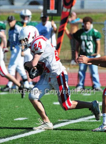 Thumbnail 2 in JV: Branford @ Guilford photogallery.