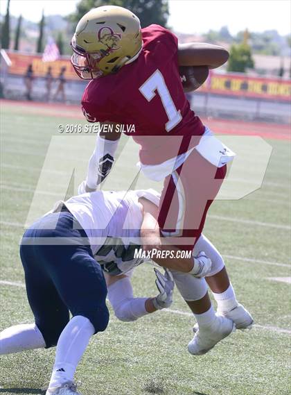 Thumbnail 2 in Eastside Catholic vs. Oaks Christian (Honor Bowl) photogallery.