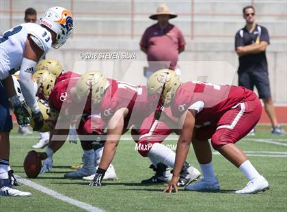 Thumbnail 3 in Eastside Catholic vs. Oaks Christian (Honor Bowl) photogallery.