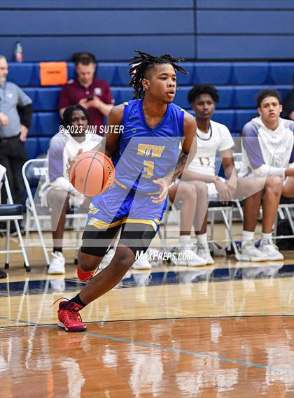Thumbnail 3 in Washington vs Center (UIL 4A Reg III Semifinal) photogallery.