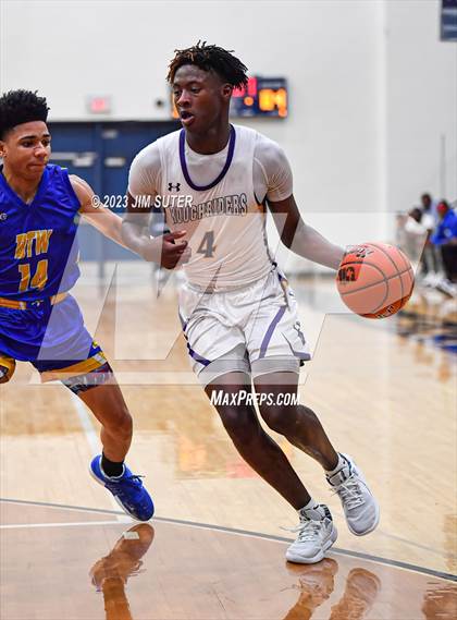 Thumbnail 1 in Washington vs Center (UIL 4A Reg III Semifinal) photogallery.