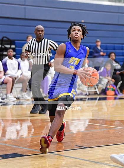 Thumbnail 2 in Washington vs Center (UIL 4A Reg III Semifinal) photogallery.