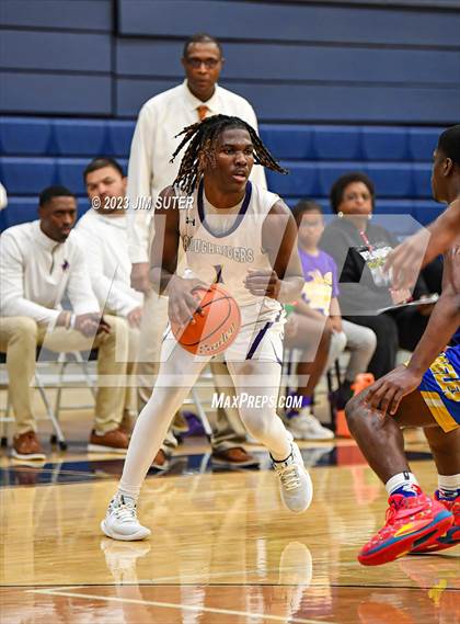 Thumbnail 3 in Washington vs Center (UIL 4A Reg III Semifinal) photogallery.