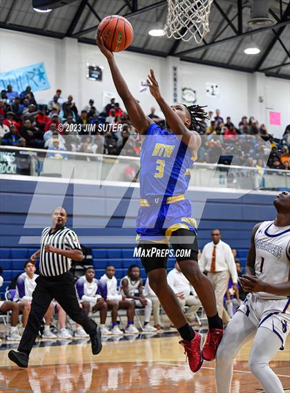 Thumbnail 2 in Washington vs Center (UIL 4A Reg III Semifinal) photogallery.
