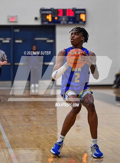 Thumbnail 1 in Washington vs Center (UIL 4A Reg III Semifinal) photogallery.