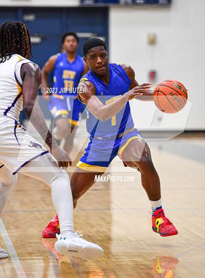 Thumbnail 1 in Washington vs Center (UIL 4A Reg III Semifinal) photogallery.