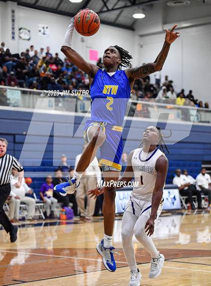 Thumbnail 2 in Washington vs Center (UIL 4A Reg III Semifinal) photogallery.
