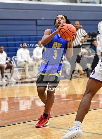 Thumbnail 2 in Washington vs Center (UIL 4A Reg III Semifinal) photogallery.