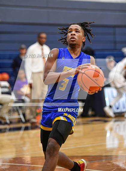 Thumbnail 2 in Washington vs Center (UIL 4A Reg III Semifinal) photogallery.