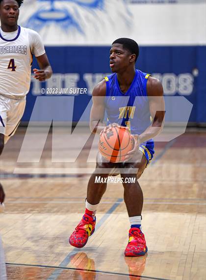 Thumbnail 2 in Washington vs Center (UIL 4A Reg III Semifinal) photogallery.