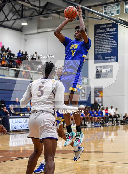 Thumbnail 2 in Washington vs Center (UIL 4A Reg III Semifinal) photogallery.